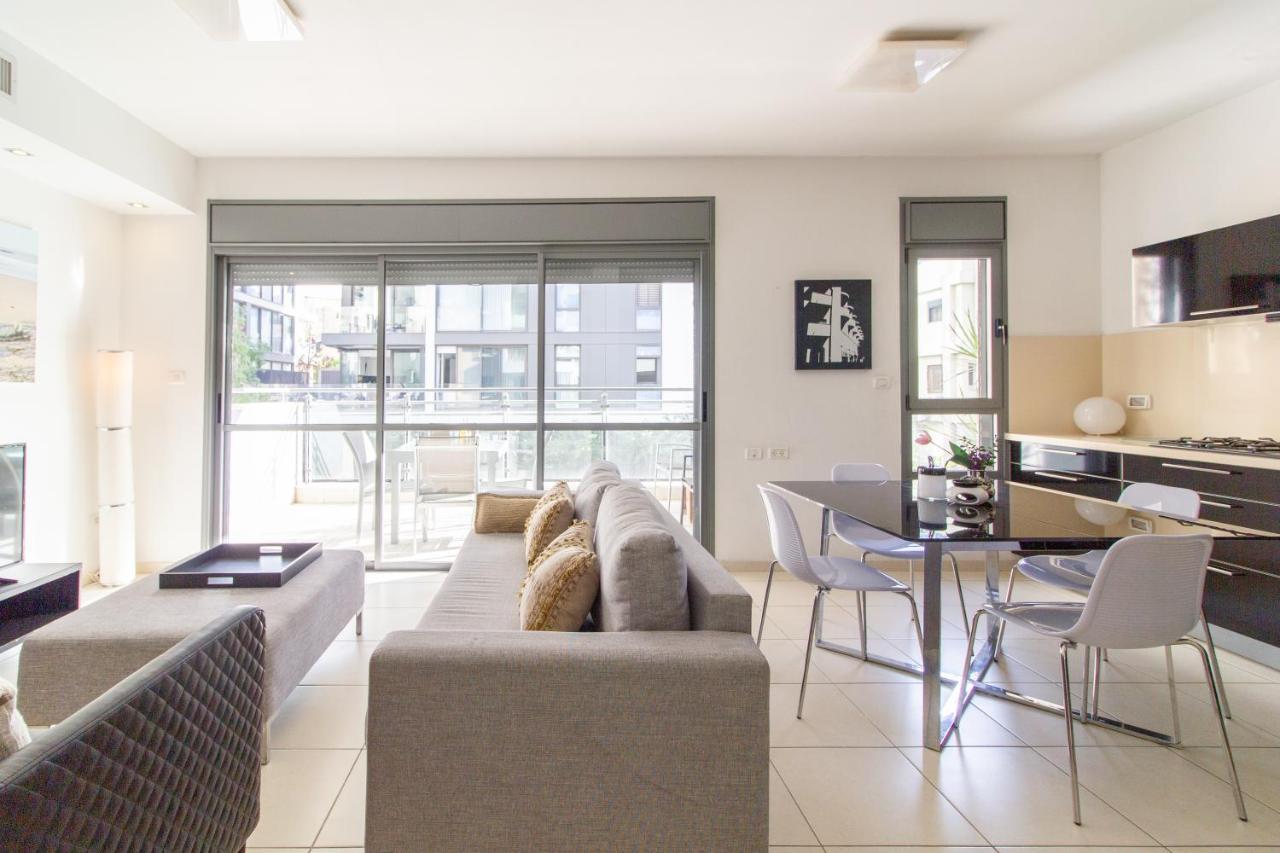 Lovely Beach Side 2bdr Apt With Spacious Terrace! Tel Aviv