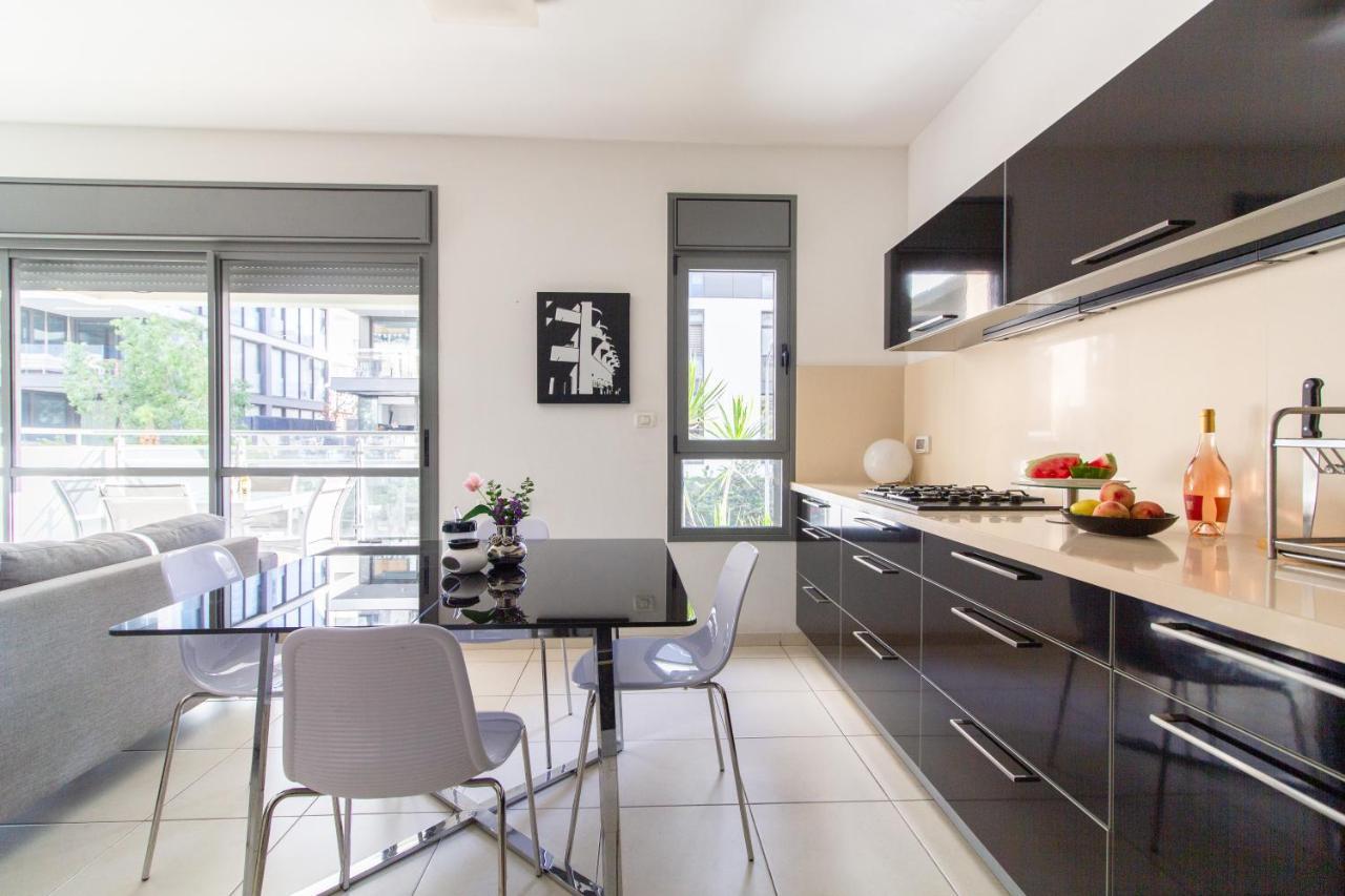 Lovely Beach Side 2bdr Apt With Spacious Terrace! Apartment