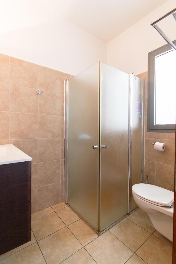 Apartment Lovely Beach Side 2bdr Apt With Spacious Terrace! *