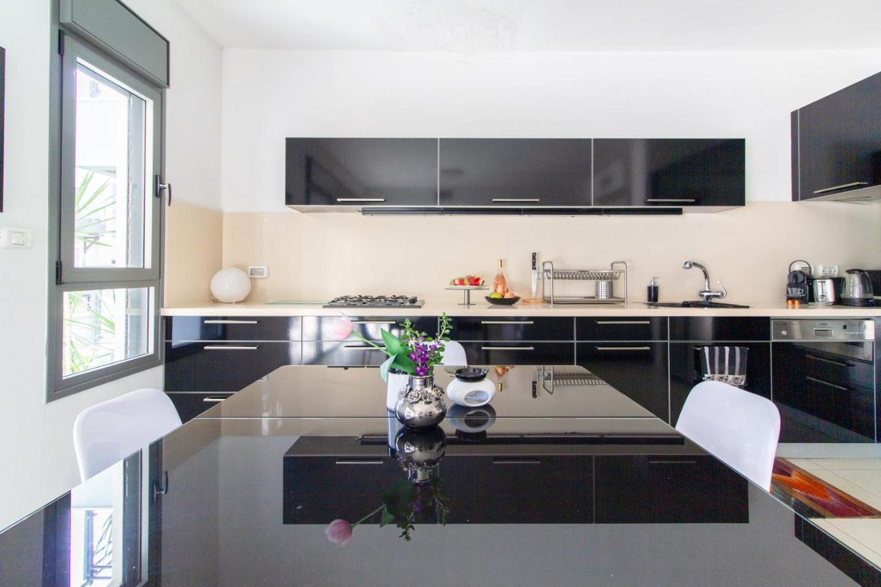 Lovely Beach Side 2bdr Apt With Spacious Terrace!