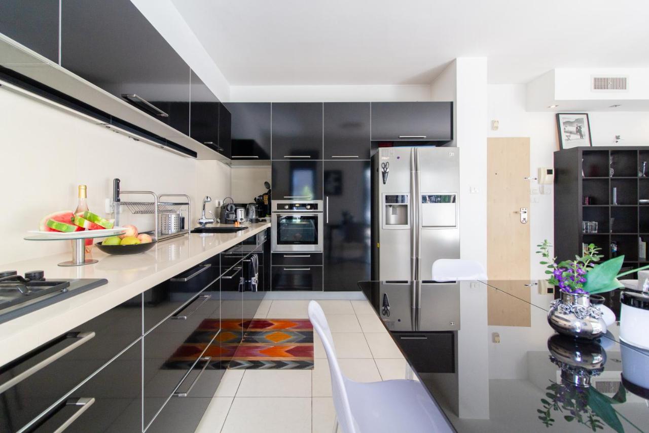 Apartment Lovely Beach Side 2bdr Apt With Spacious Terrace!